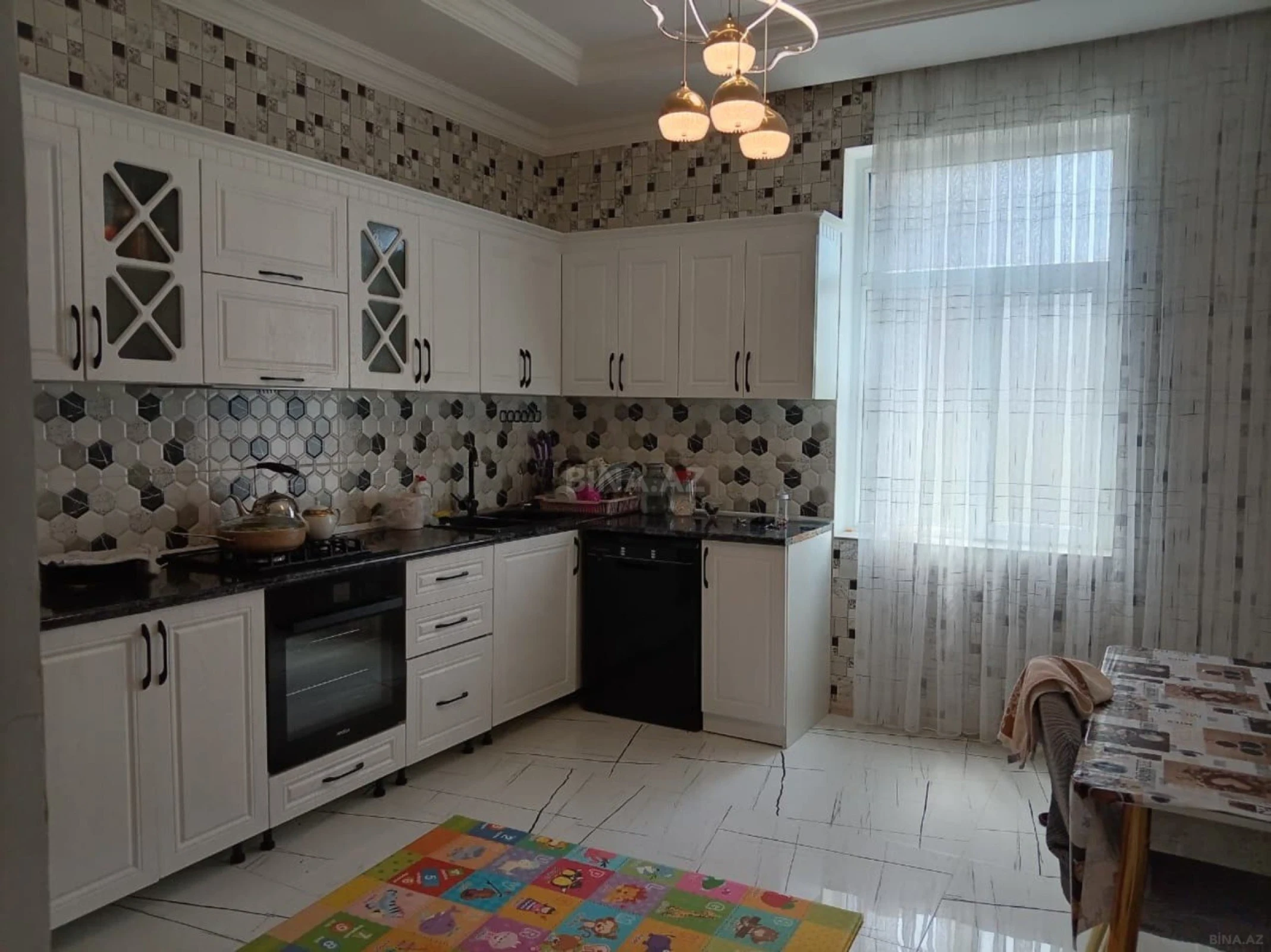 Satılır 6 otaqlı həyət evi 220 m²
