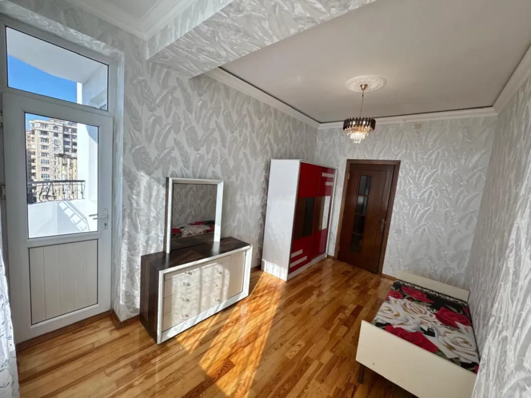 Satılır 3 otaqlı mənzil 105 m²