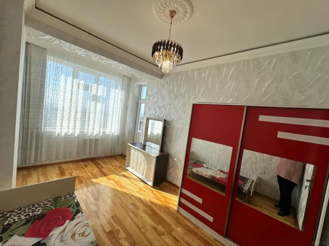 Satılır 3 otaqlı mənzil 105 m²