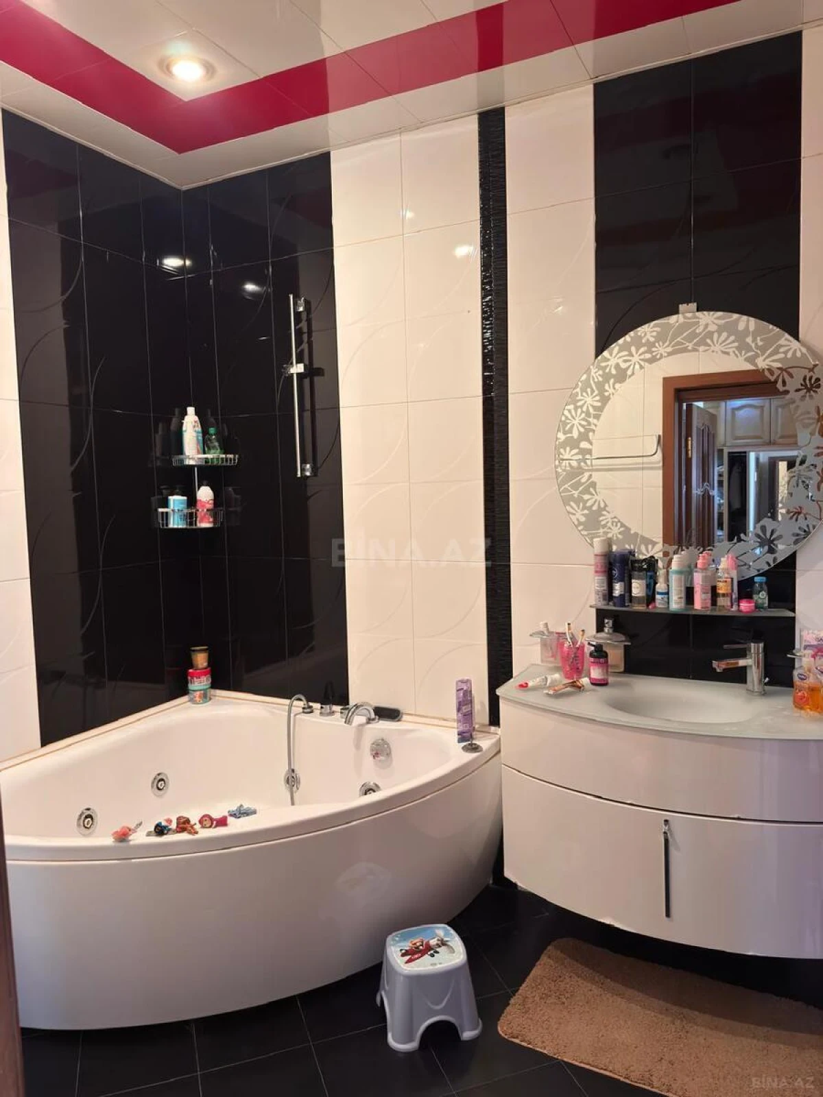 Kirayə verilir 3 otaqlı mənzil 130 m²