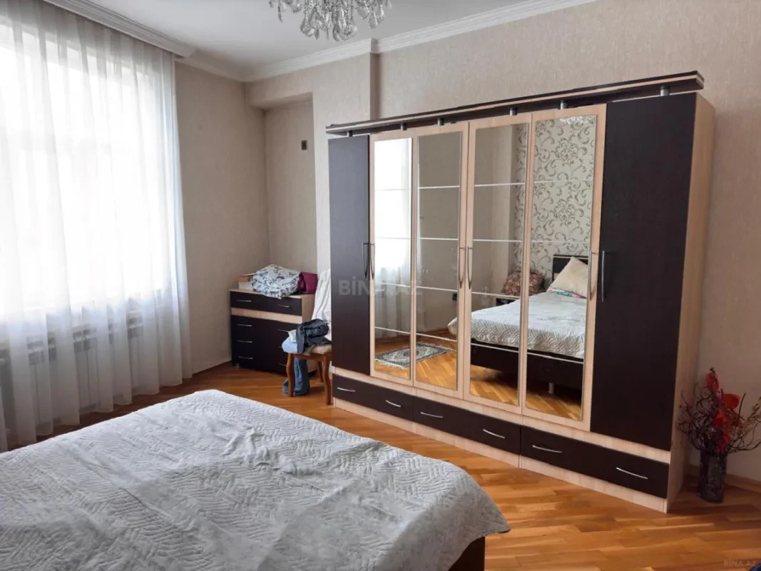 Kirayə verilir 3 otaqlı mənzil 130 m²
