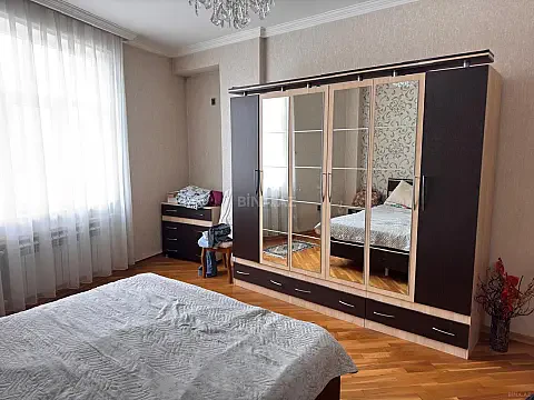 Kirayə verilir 3 otaqlı mənzil 130 m²