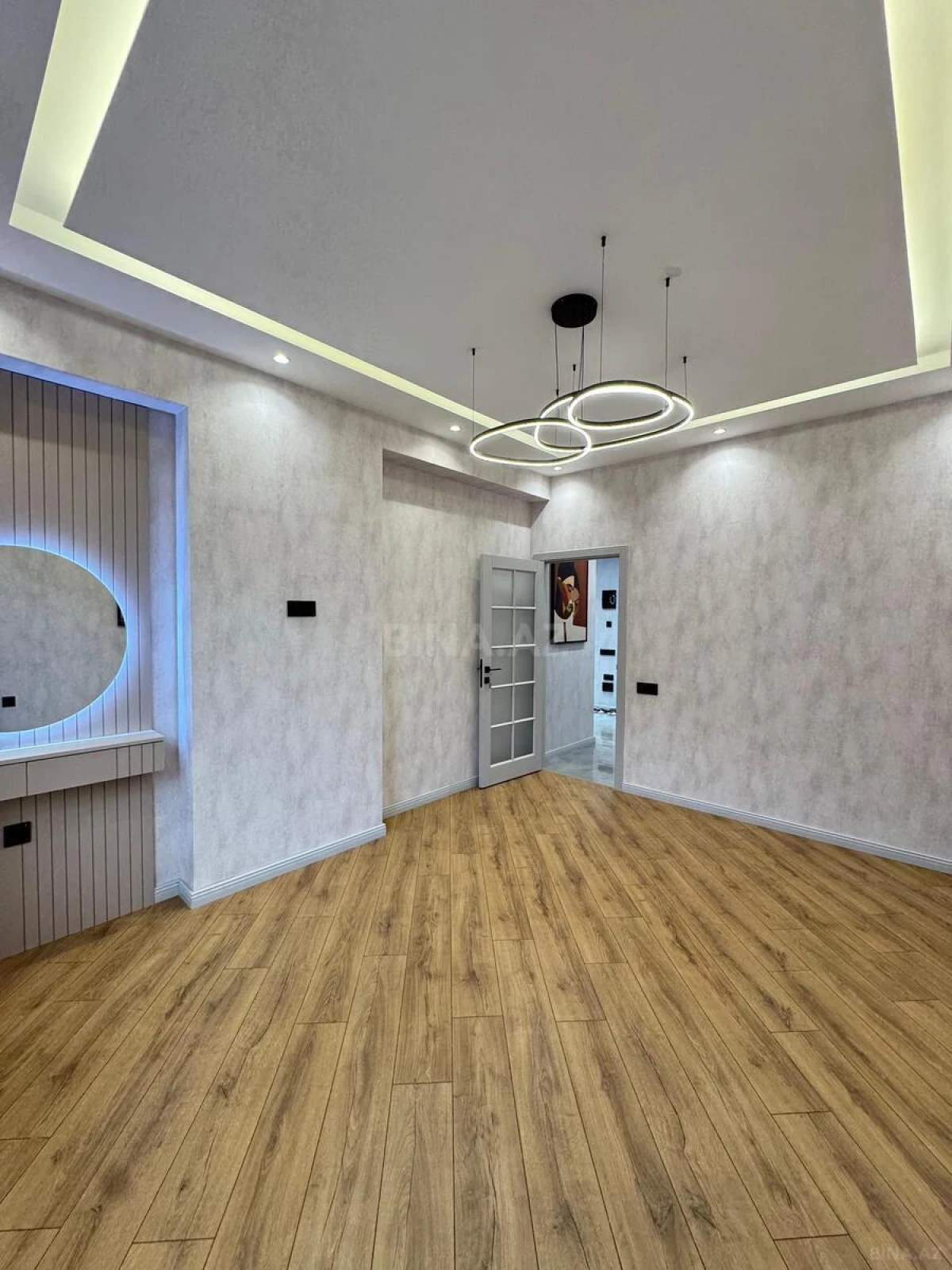 Satılır 2 otaqlı mənzil 82 m²