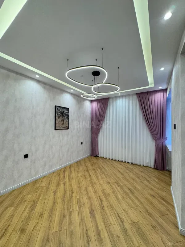 Satılır 2 otaqlı mənzil 82 m²