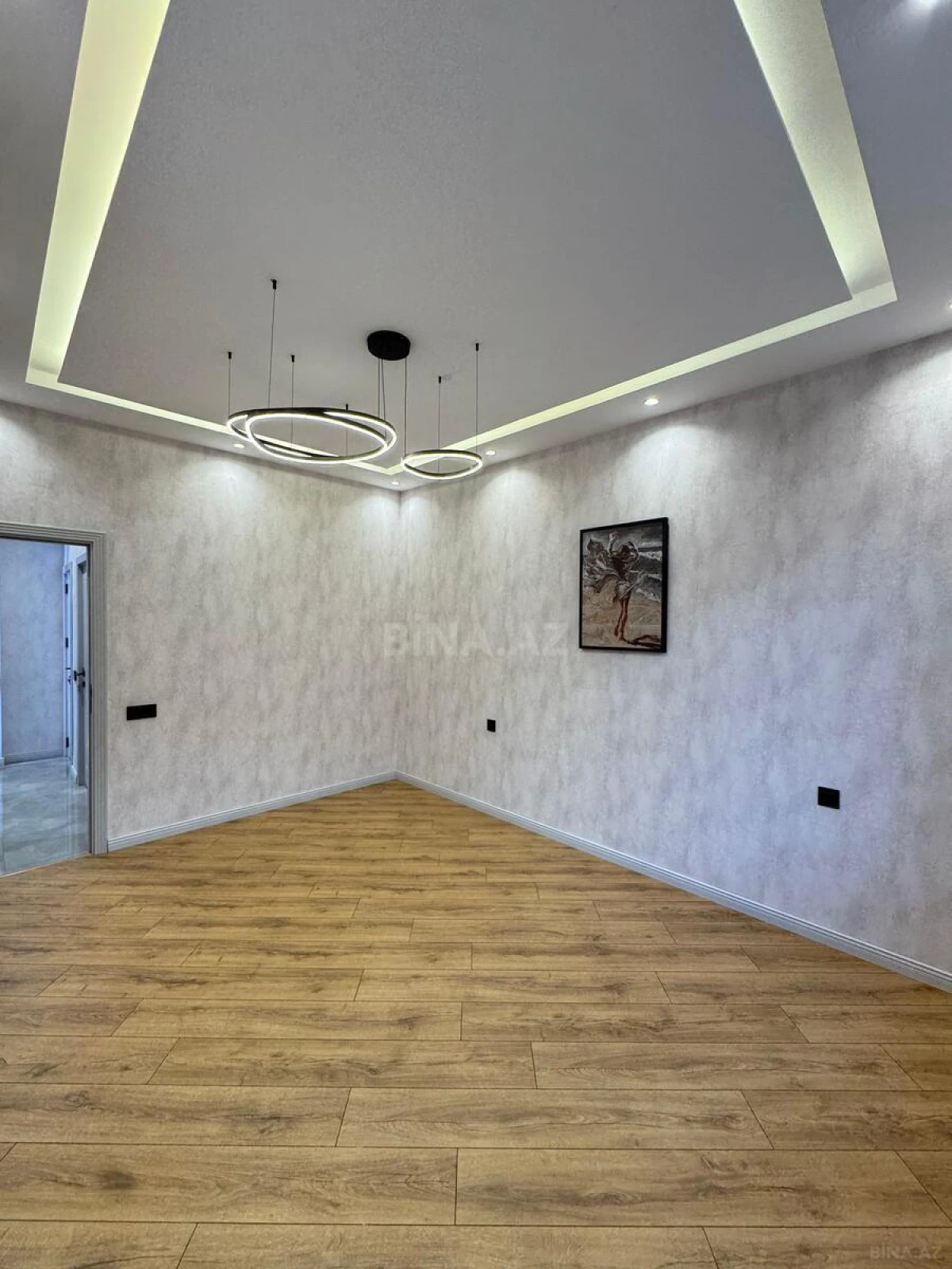 Satılır 2 otaqlı mənzil 82 m²