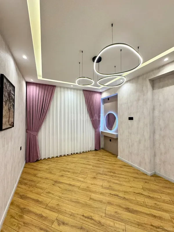 Satılır 2 otaqlı mənzil 82 m²