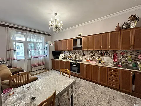 Satılır 2 otaqlı mənzil 95 m²