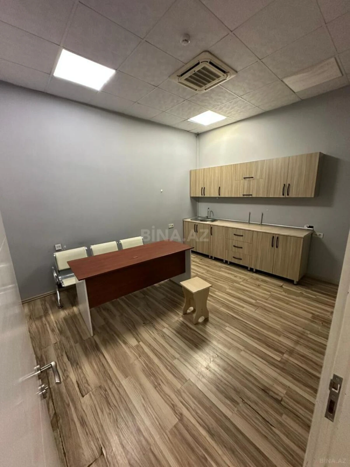 Kirayə verilir 4 otaqlı ofis 200 m²