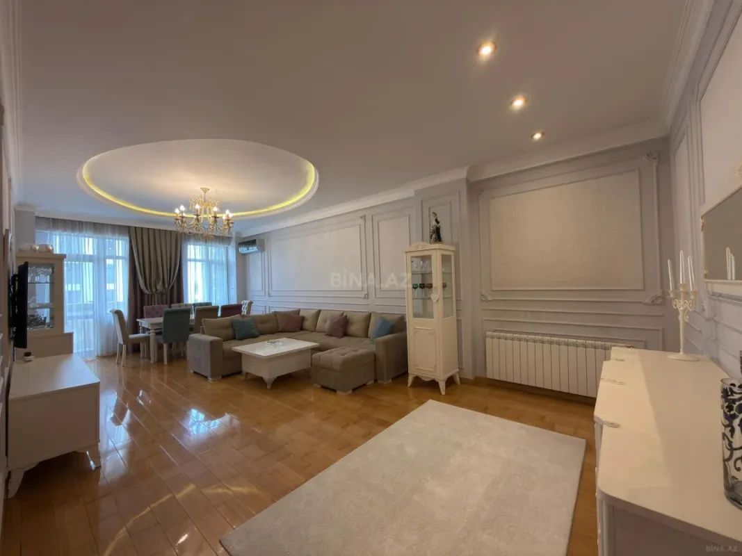 Satılır 3 otaqlı mənzil 175 m²