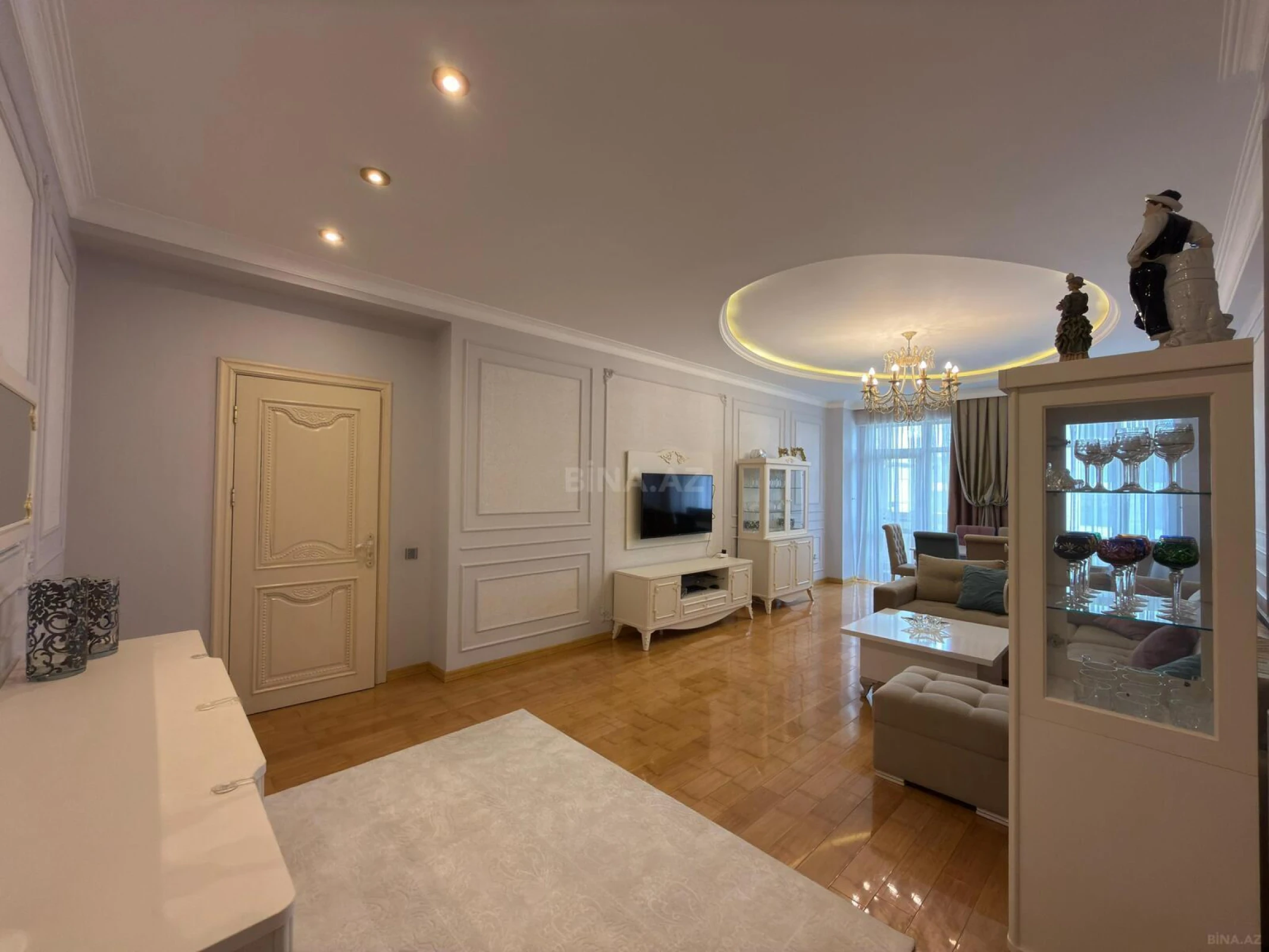Satılır 3 otaqlı mənzil 175 m²