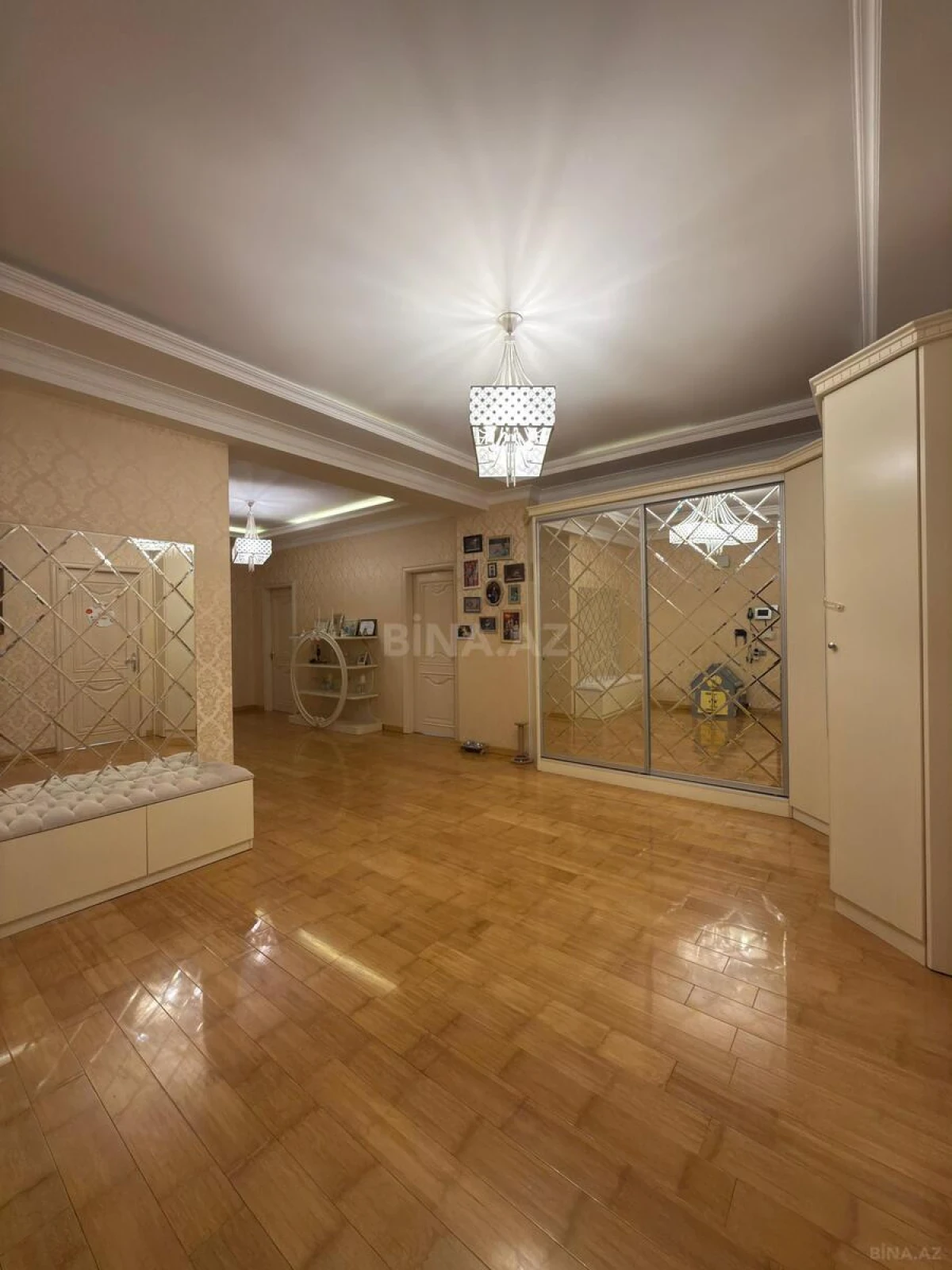 Satılır 3 otaqlı mənzil 175 m²