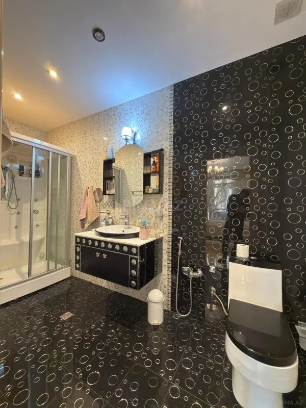 Satılır 3 otaqlı mənzil 175 m²