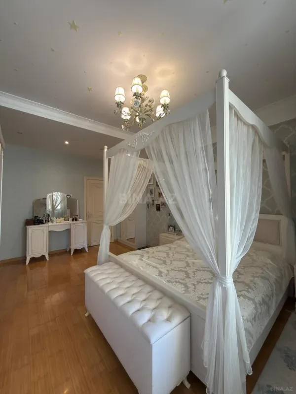 Satılır 3 otaqlı mənzil 175 m²
