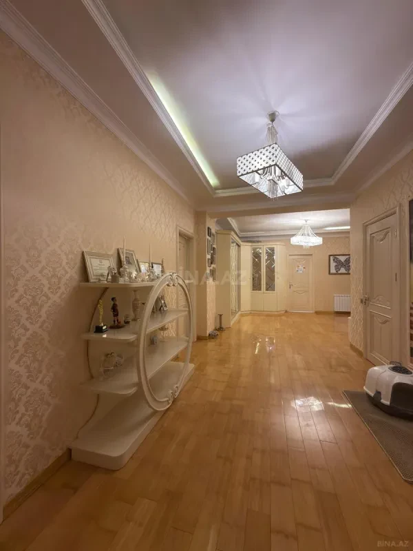 Satılır 3 otaqlı mənzil 175 m²