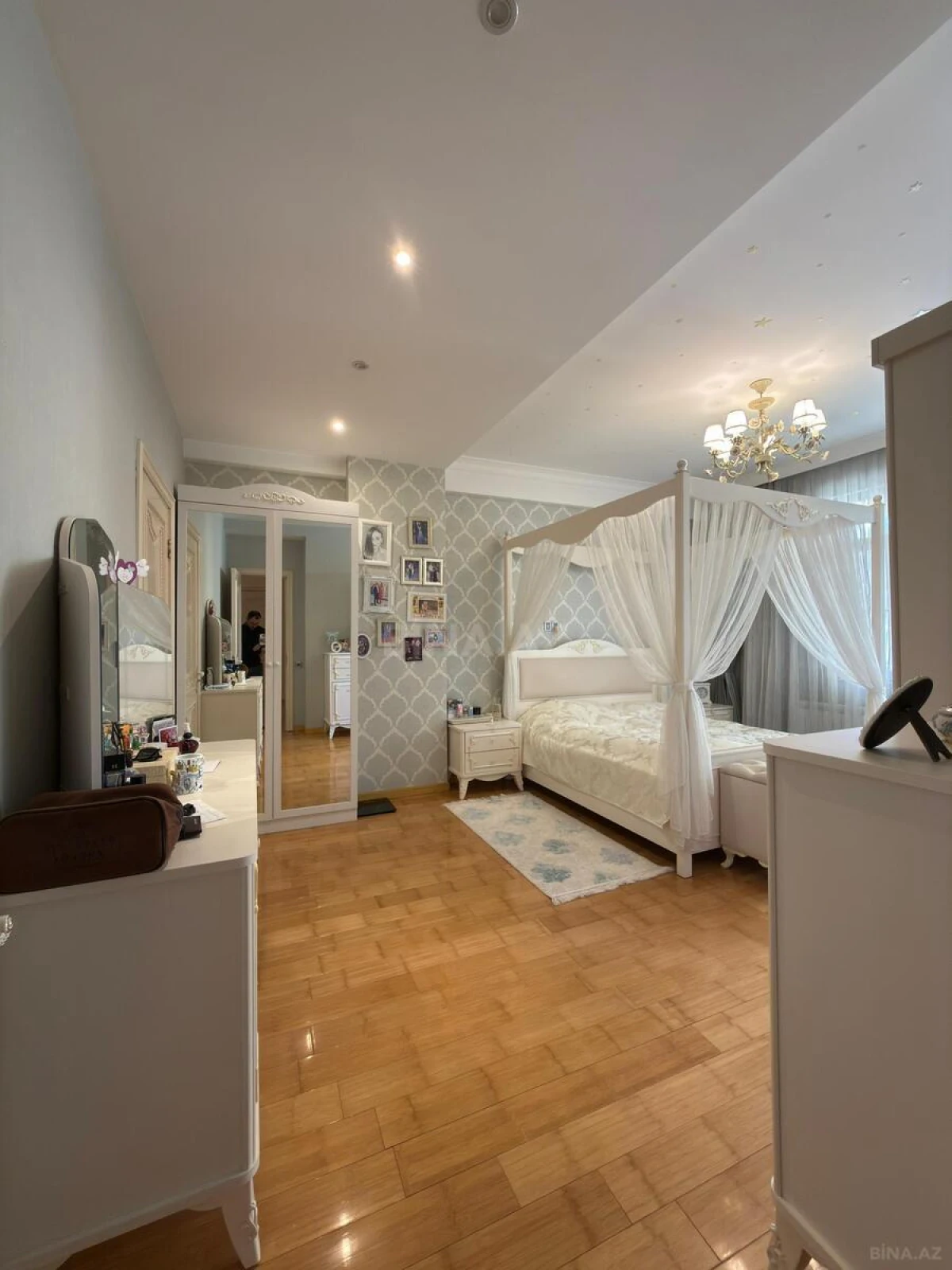 Satılır 3 otaqlı mənzil 175 m²