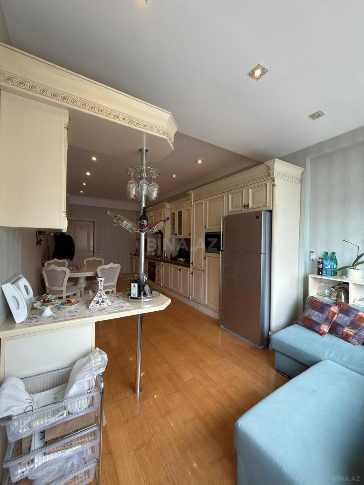 Satılır 3 otaqlı mənzil 175 m²
