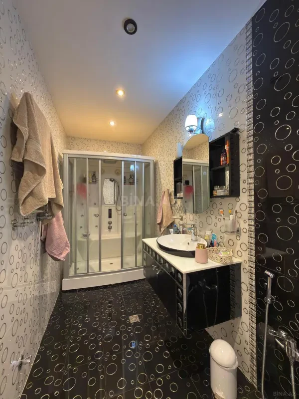 Satılır 3 otaqlı mənzil 175 m²