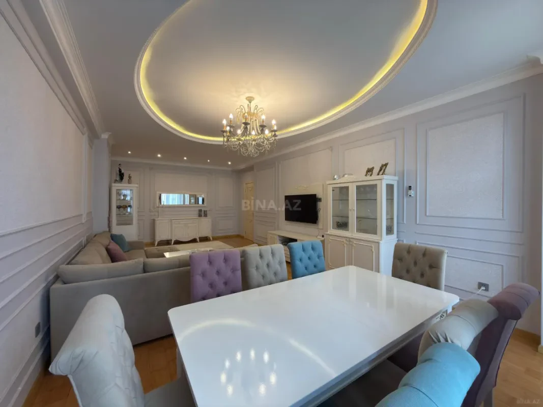 Satılır 3 otaqlı mənzil 175 m²
