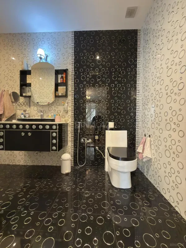 Satılır 3 otaqlı mənzil 175 m²