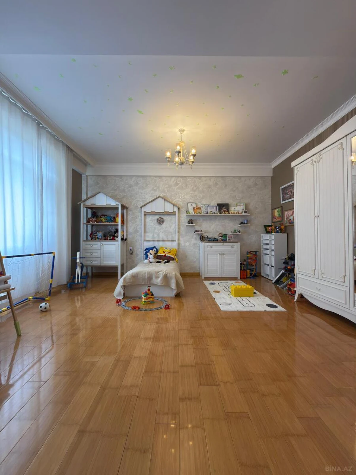 Satılır 3 otaqlı mənzil 175 m²