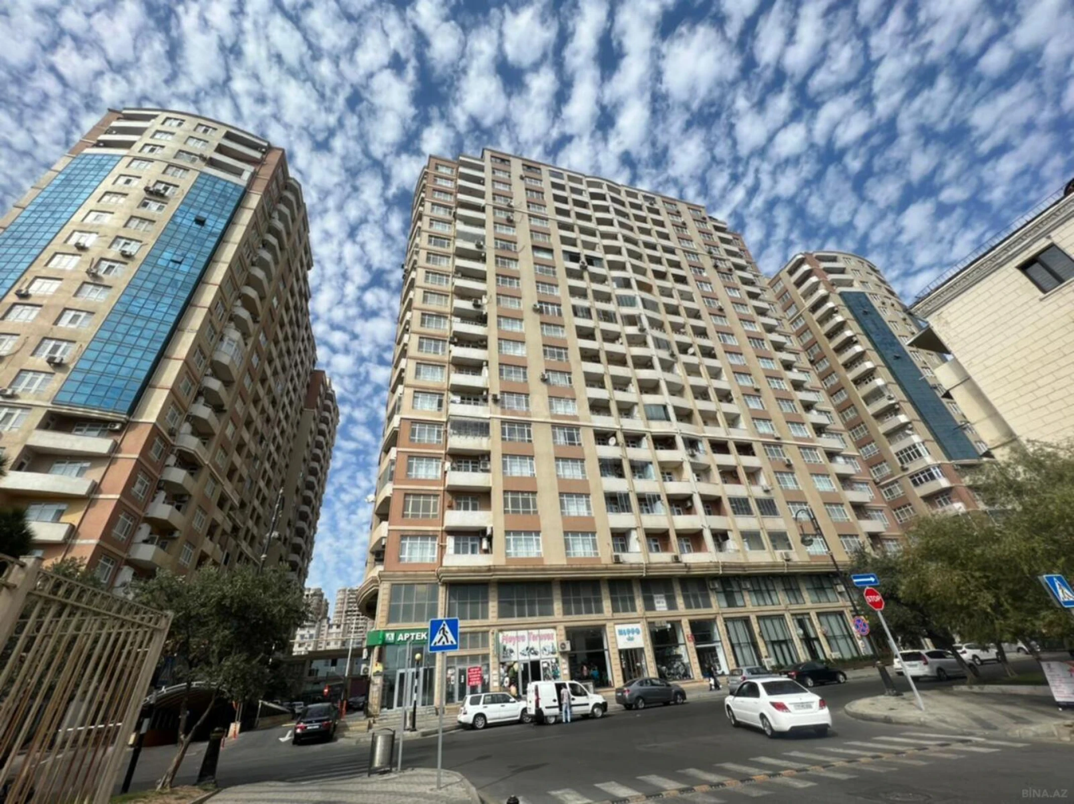 Satılır 3 otaqlı mənzil 126 m²