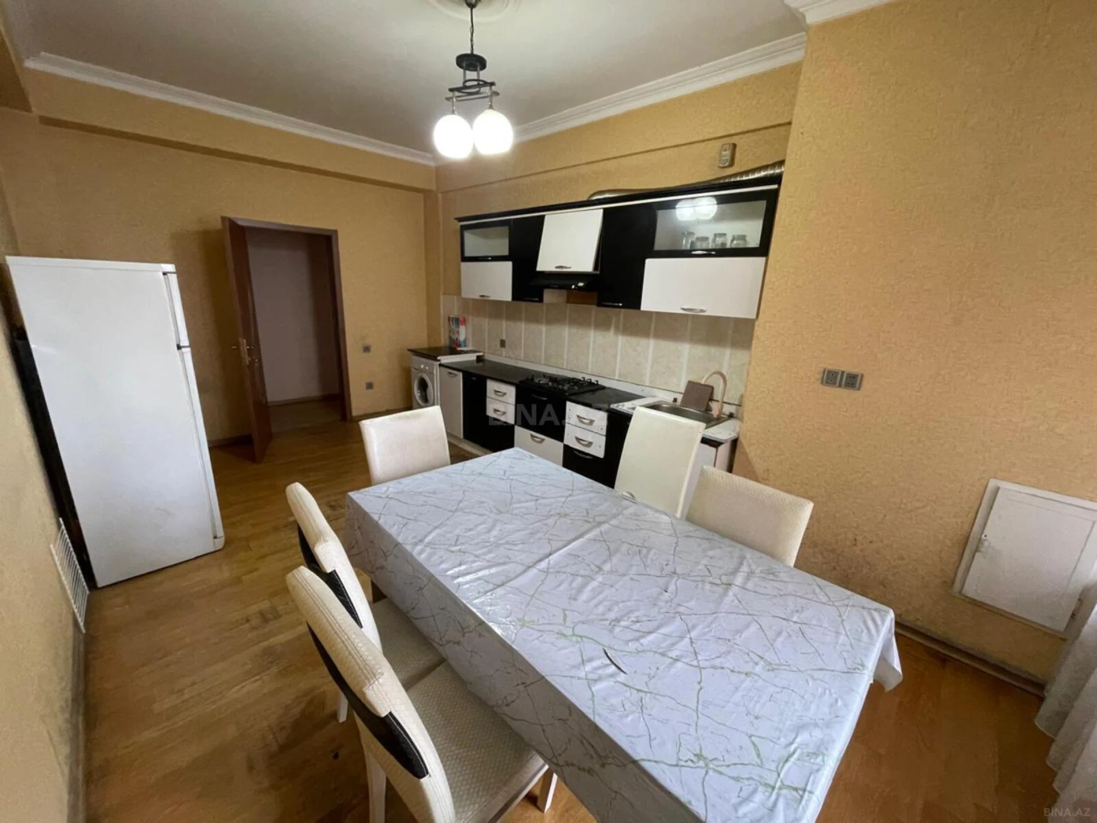 Satılır 3 otaqlı mənzil 126 m²