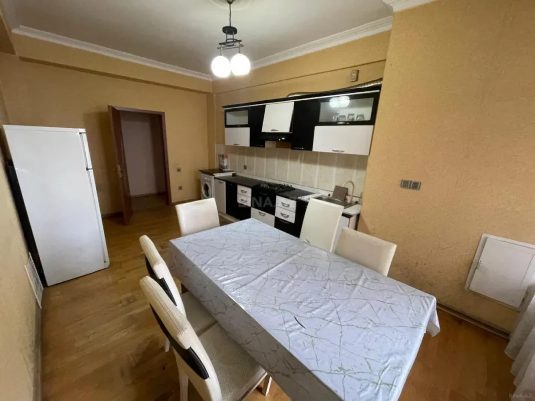 Satılır 3 otaqlı mənzil 126 m²