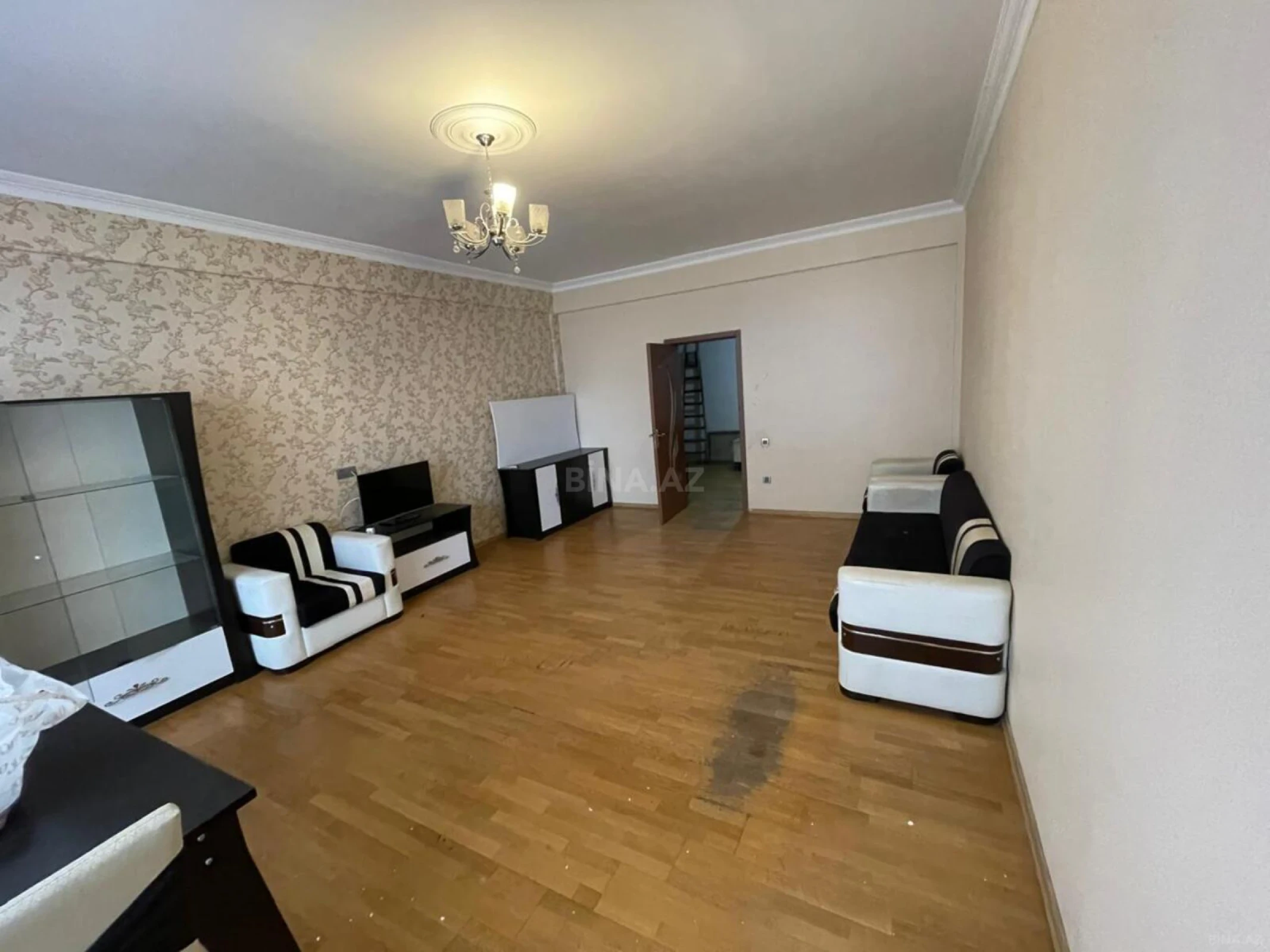 Satılır 3 otaqlı mənzil 126 m²