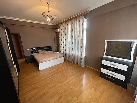 Satılır 3 otaqlı mənzil 126 m²