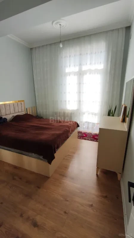 Satılır 4 otaqlı mənzil 130 m²