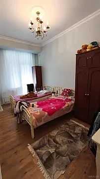 Satılır 4 otaqlı mənzil 130 m²
