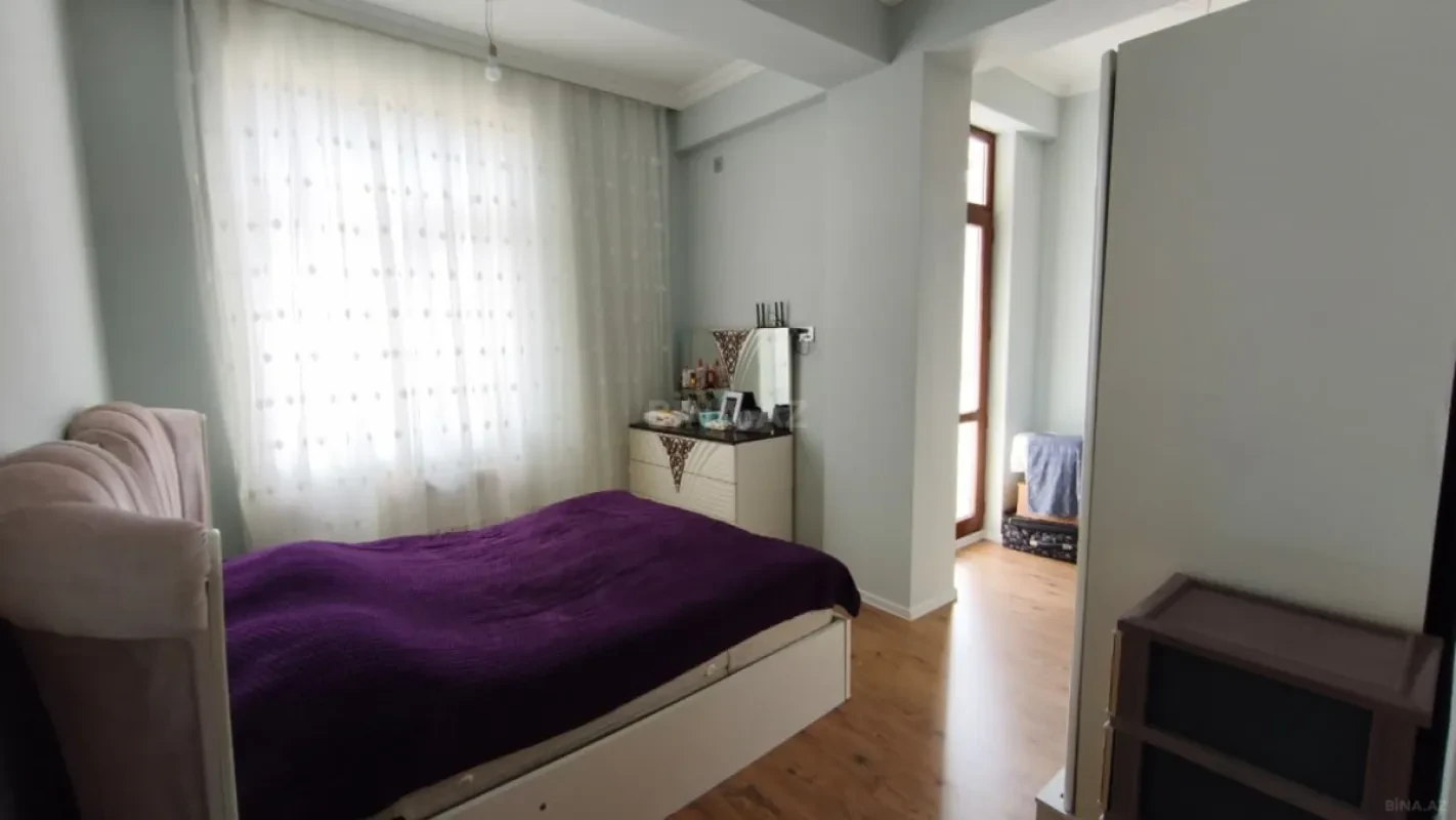 Satılır 4 otaqlı mənzil 130 m²