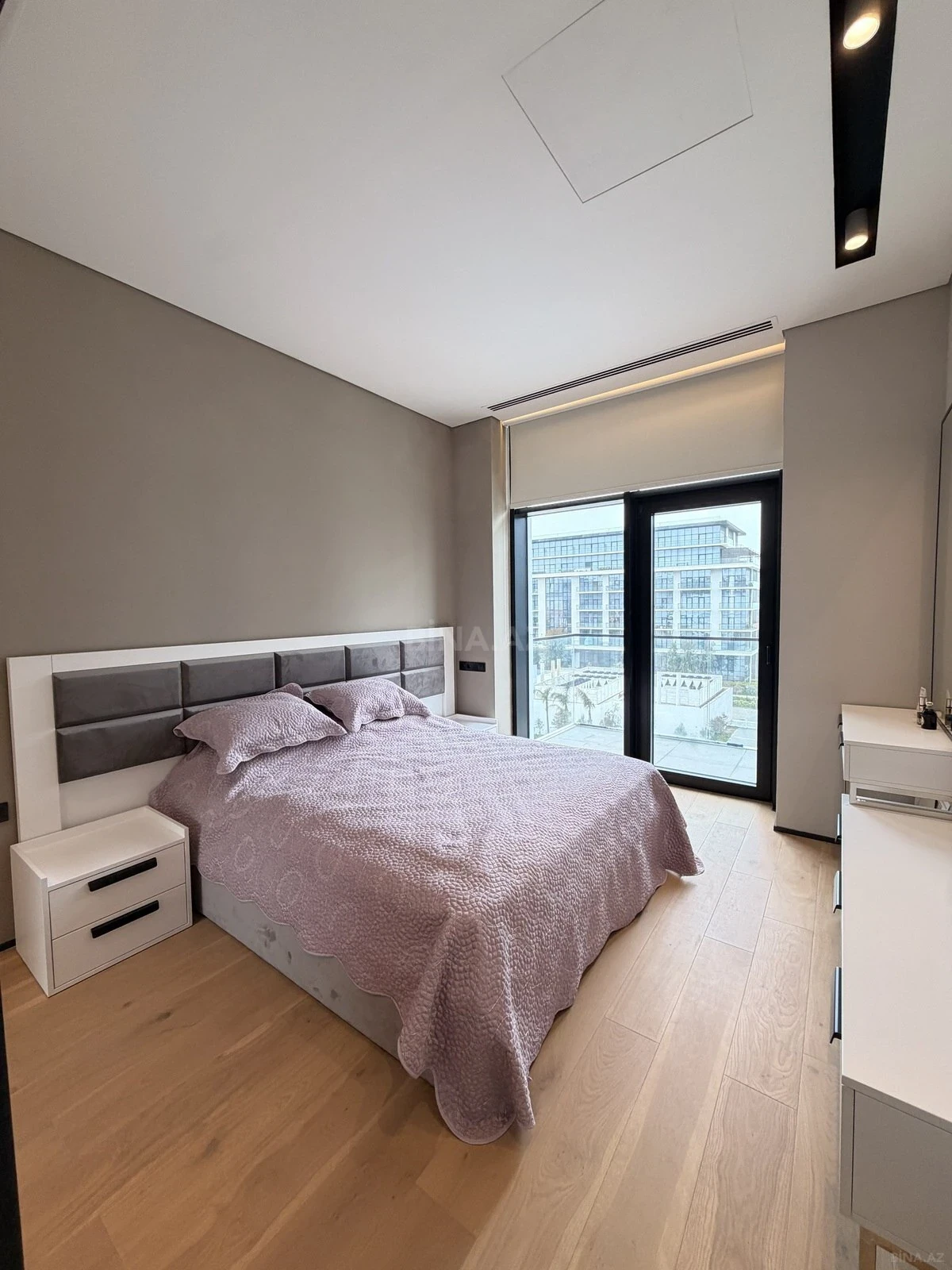 Satılır 2 otaqlı mənzil 73.6 m²