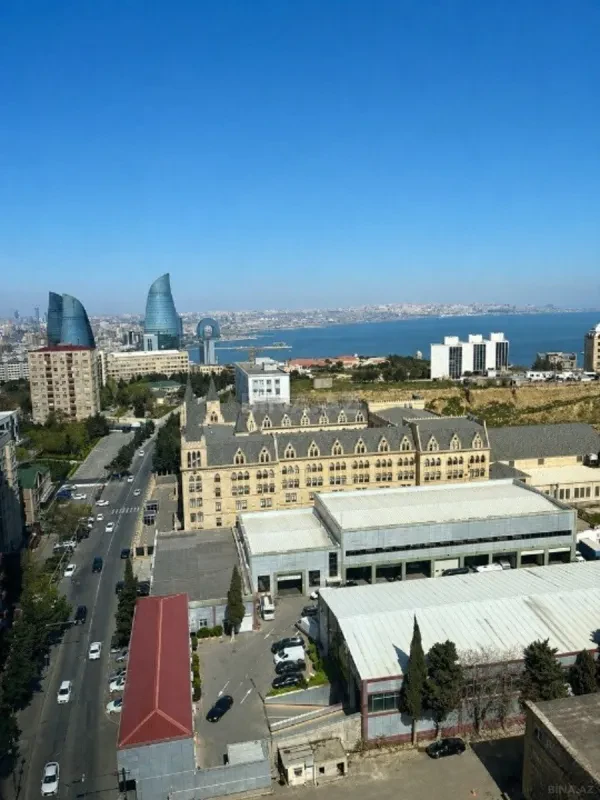 Satılır 3 otaqlı mənzil 160 m²
