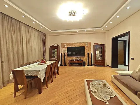 Satılır 4 otaqlı mənzil 196 m²