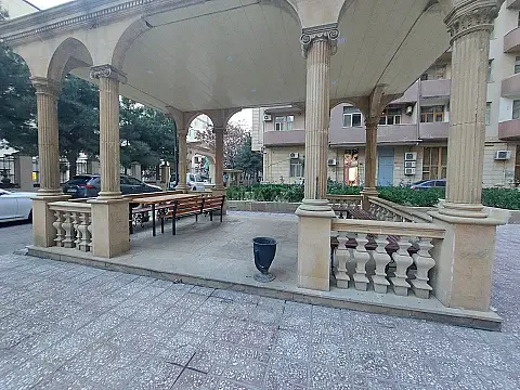 Satılır 4 otaqlı mənzil 196 m²