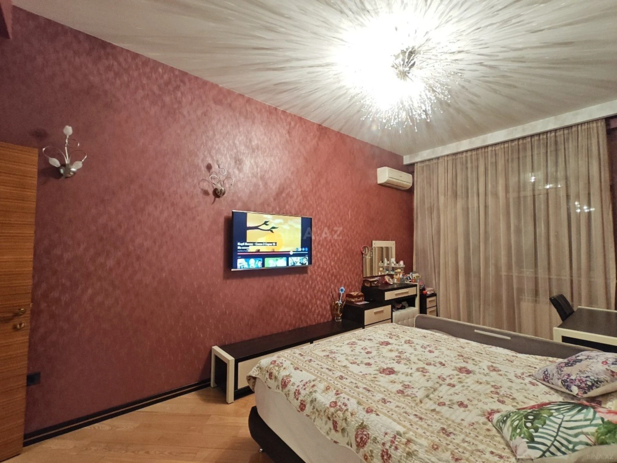 Satılır 4 otaqlı mənzil 196 m²