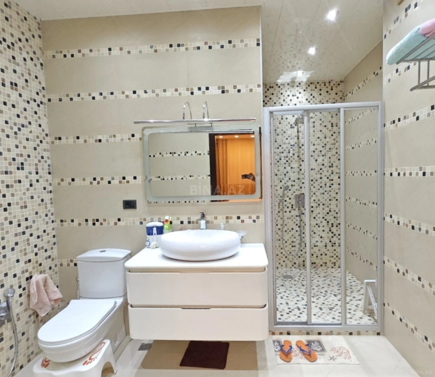 Satılır 4 otaqlı mənzil 196 m²