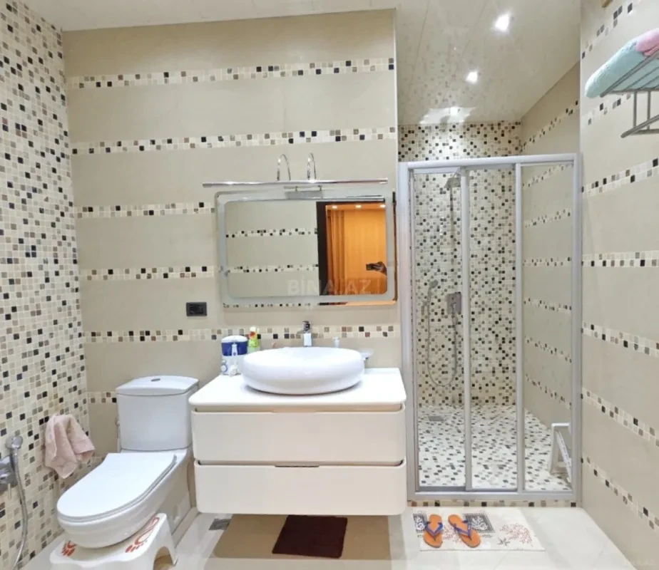 Satılır 4 otaqlı mənzil 196 m²