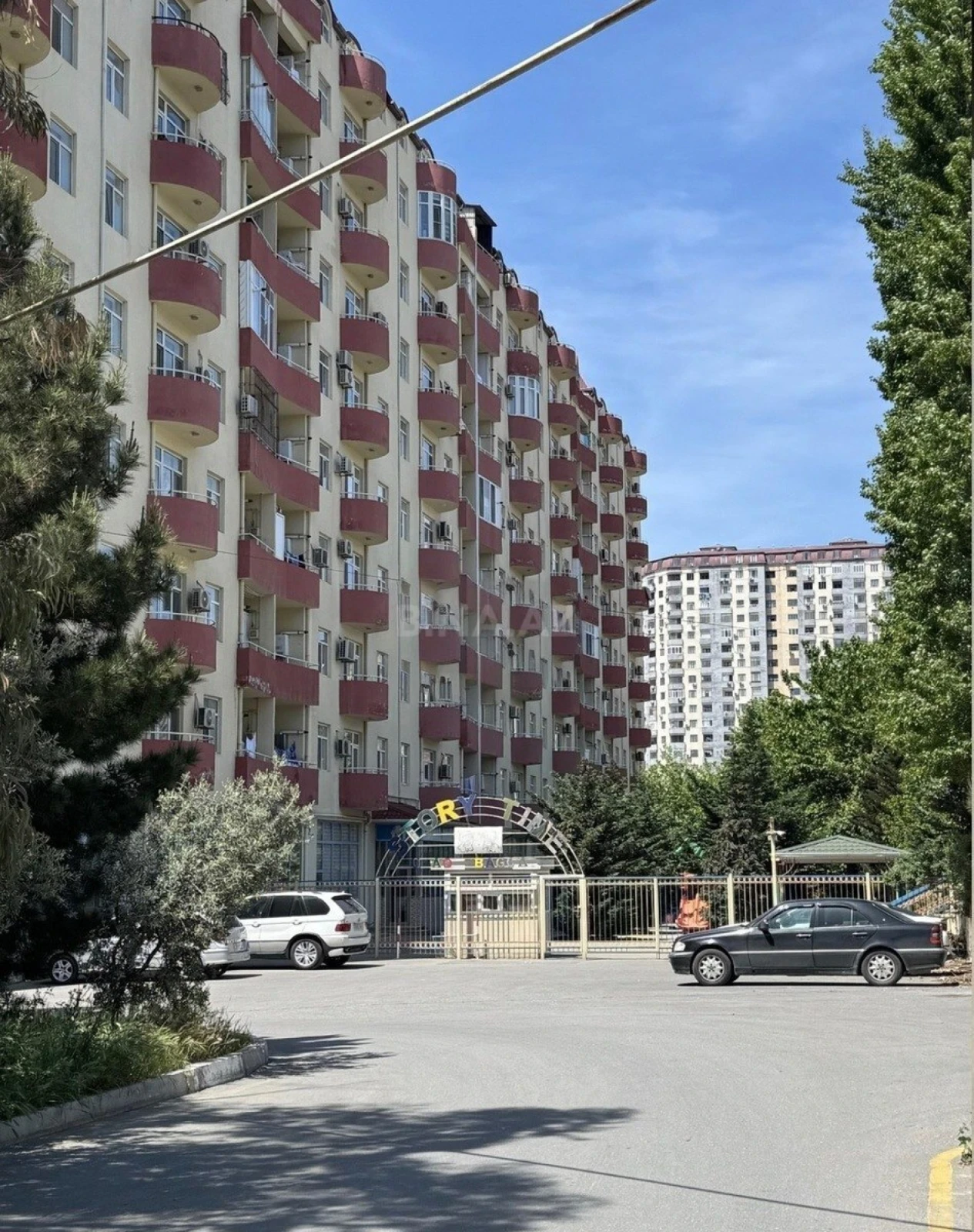 Satılır 3 otaqlı mənzil 118 m²