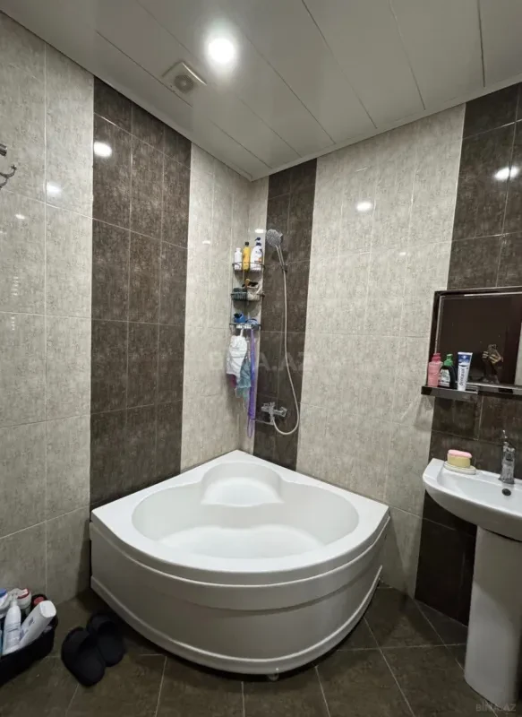 Satılır 3 otaqlı mənzil 118 m²