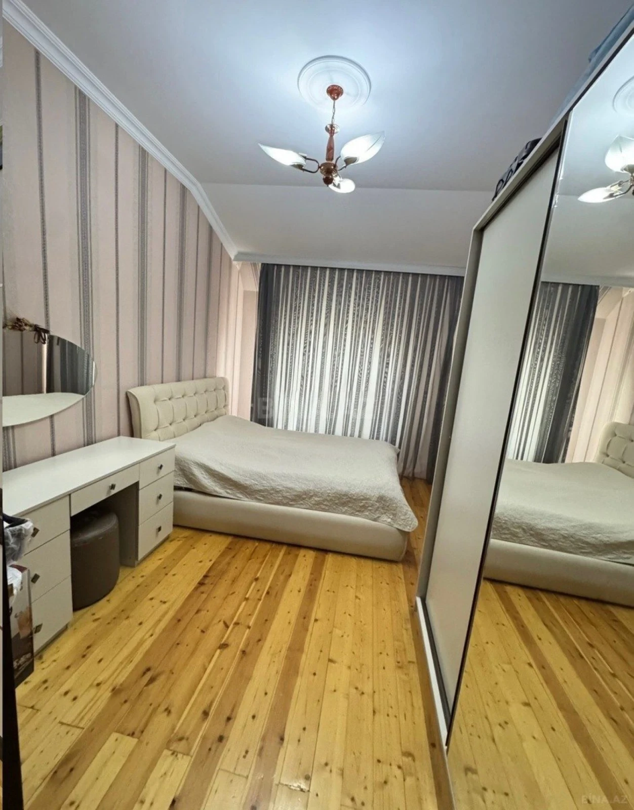 Satılır 3 otaqlı mənzil 118 m²