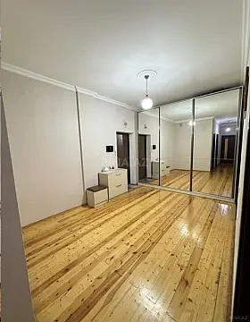Satılır 3 otaqlı mənzil 118 m²