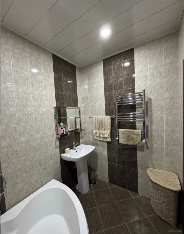 Satılır 3 otaqlı mənzil 118 m²