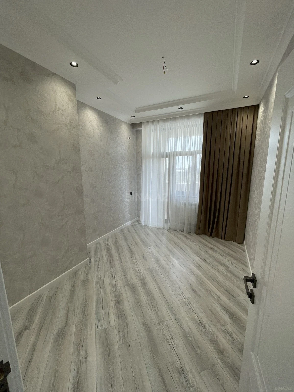 Satılır 3 otaqlı mənzil 98 m²