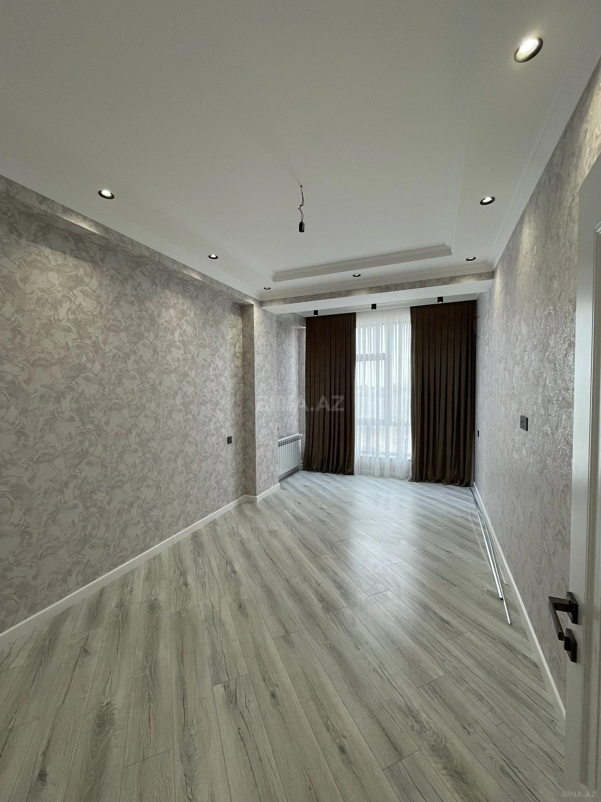 Satılır 3 otaqlı mənzil 98 m²