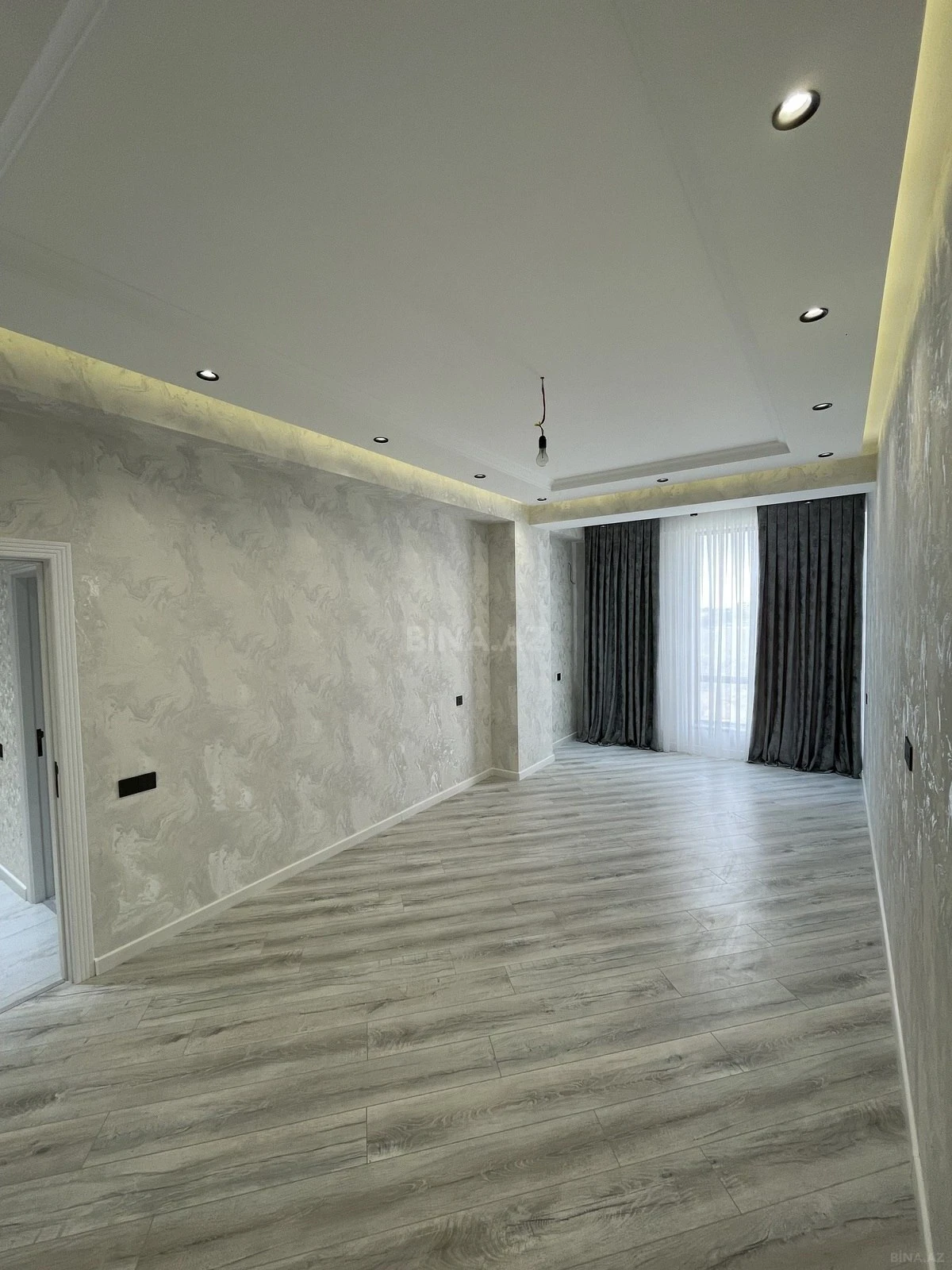 Satılır 3 otaqlı mənzil 98 m²