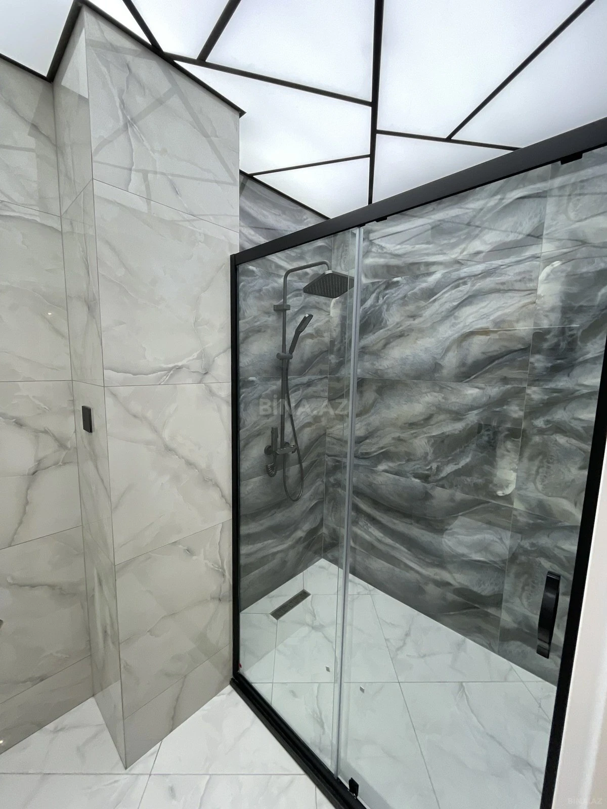 Satılır 3 otaqlı mənzil 98 m²