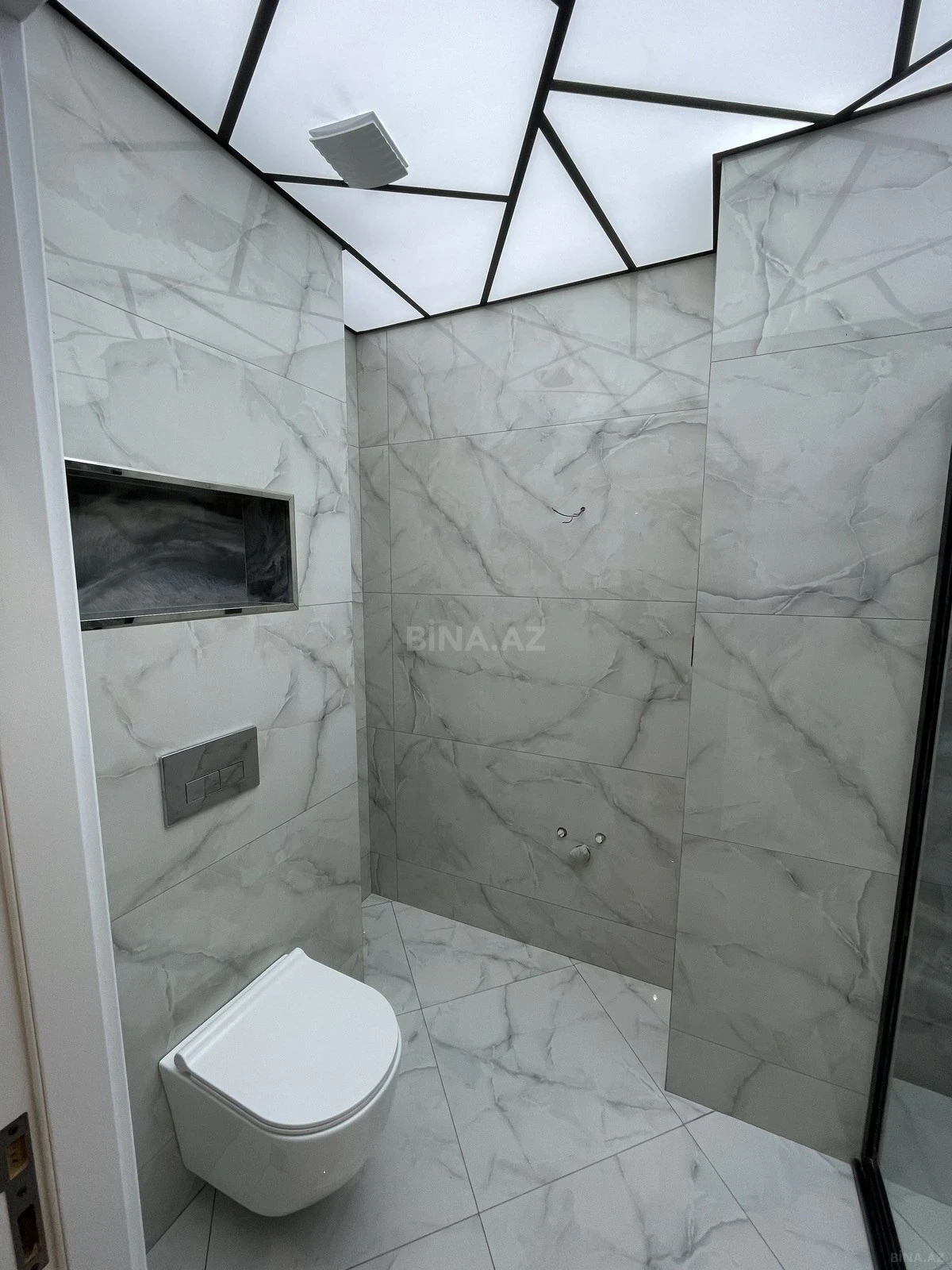 Satılır 3 otaqlı mənzil 98 m²