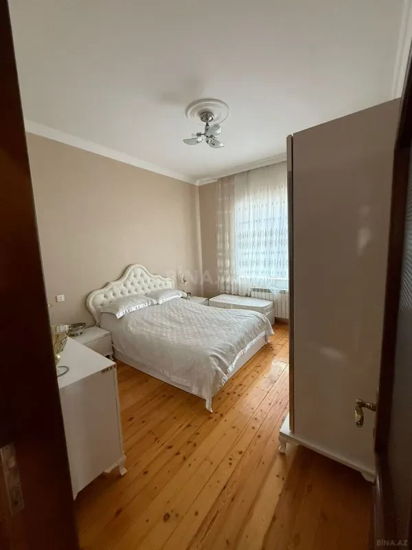 Satılır 5 otaqlı həyət evi 198 m²